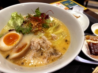 ���N�̎��щ���